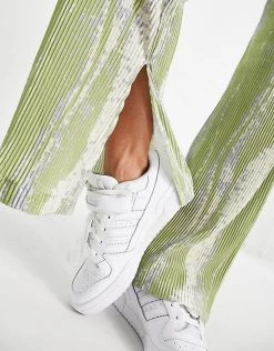 Urban Revivo Tie Dye Plisse Flared Trousers In Green For Women -Urban Revivo Sales unnamed file 1031