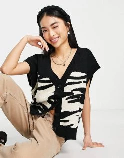 Urban Revivo Animal Print Knitted Vest In Black For Women -Urban Revivo Sales unnamed file 1073