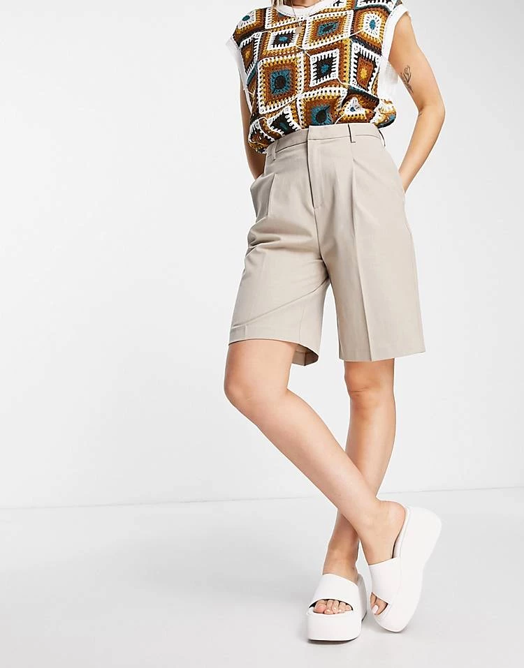 Urban Revivo Pleated High Waisted Shorts In Beige For Women 4 Urban Revivo Pleated High Waisted Shorts In Beige For Women - Image 2