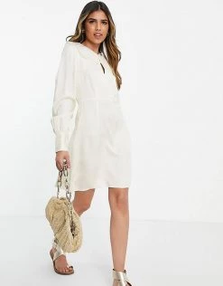 Urban Revivo Oversized Collar Mini Dress In Off White For Women -Urban Revivo Sales unnamed file 219