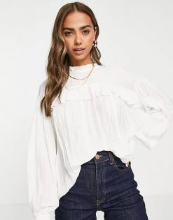 Urban Revivo Ruffle Detail Blouse In White For Women