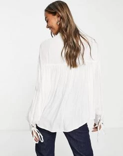 Urban Revivo Ruffle Detail Blouse In White For Women -Urban Revivo Sales unnamed file 2430