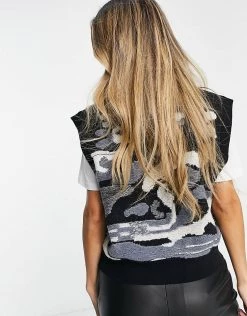 Urban Revivo Intarsia Knitted Vest In Black For Women -Urban Revivo Sales unnamed file 2436