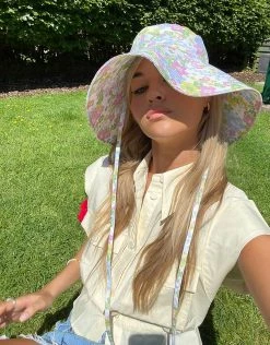 Urban Revivo Power Shoulder Sleeveless Shirt In Off White For Women -Urban Revivo Sales unnamed file 2561