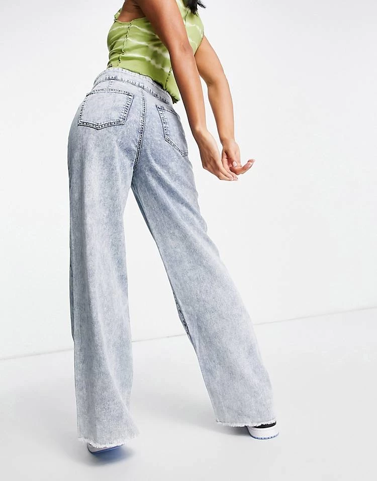 Urban Revivo Double Button Wide Leg Jeans In Bleach Wash For Women Blue 4 Urban Revivo Double Button Wide Leg Jeans In Bleach Wash For Women Blue - Image 2